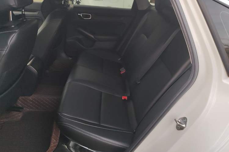 Used Honda Civic 2023 240TURBO CVT Dynamic · Center Stage Special Edition Left Rear Seat