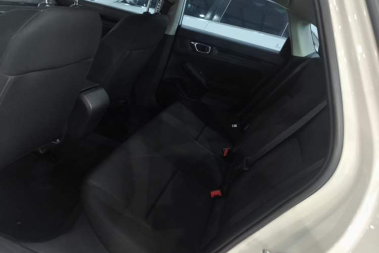 Used Honda Civic 2023 240TURBO CVT Dynamic · Center Stage Special Edition Left Rear Seat