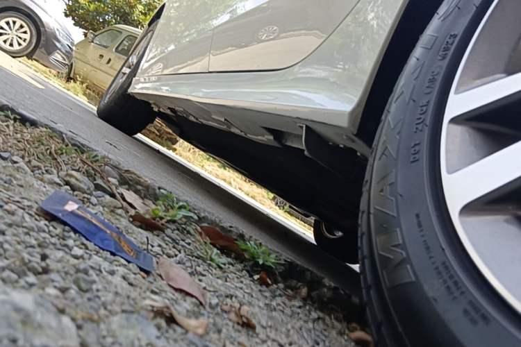 Used Honda Civic 2023 240TURBO CVT Dynamic Edition Left Side Sill