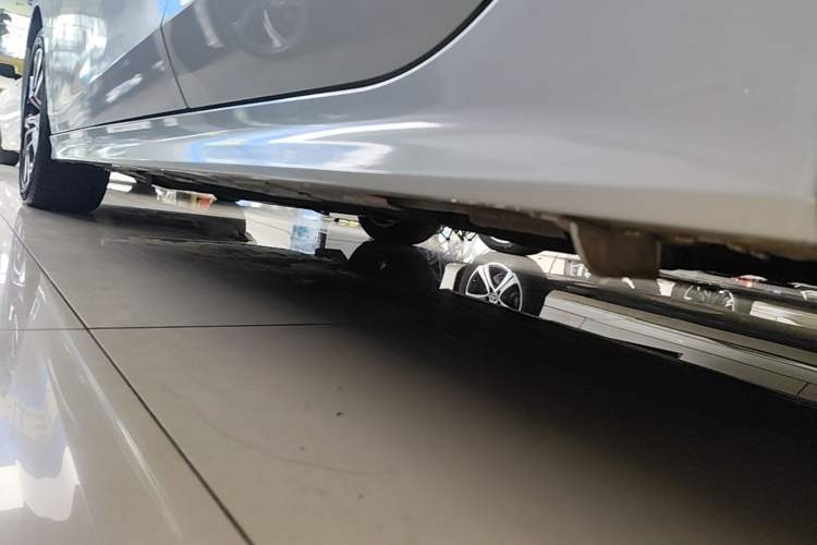 Used Honda Civic 2023 2.0L eHEV Pioneer Edition Left Side Sill