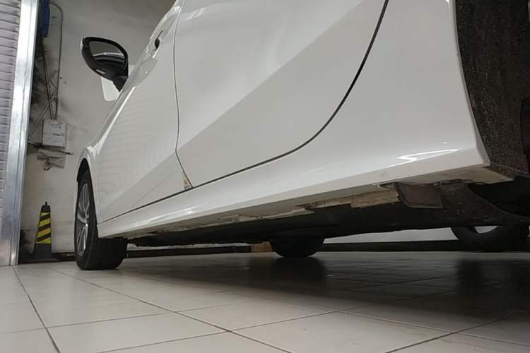 Used Honda Civic 2023 240TURBO CVT Dynamic Edition Left Side Sill