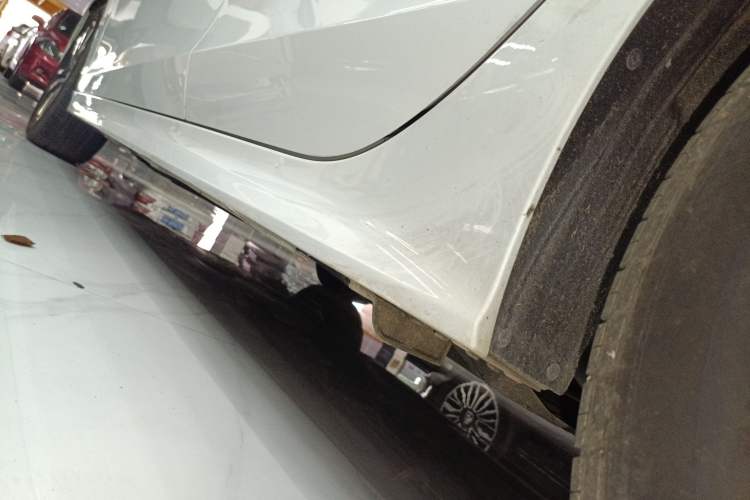 Used Honda Civic 2023 240TURBO CVT Dynamic · Center Stage Special Edition Left Side Sill