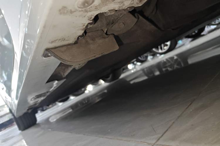 Used Honda Civic 2023 2.0L eHEV Pioneer Edition Left Side Sill