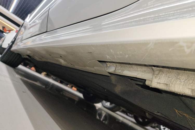 Used Honda Civic 2023 240TURBO CVT Dynamic · Center Stage Special Edition Left Side Sill