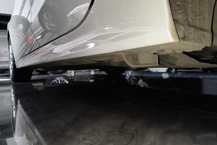 Used Honda Civic 2023 240TURBO CVT Dynamic · Center Stage Special Edition Left Side Sill