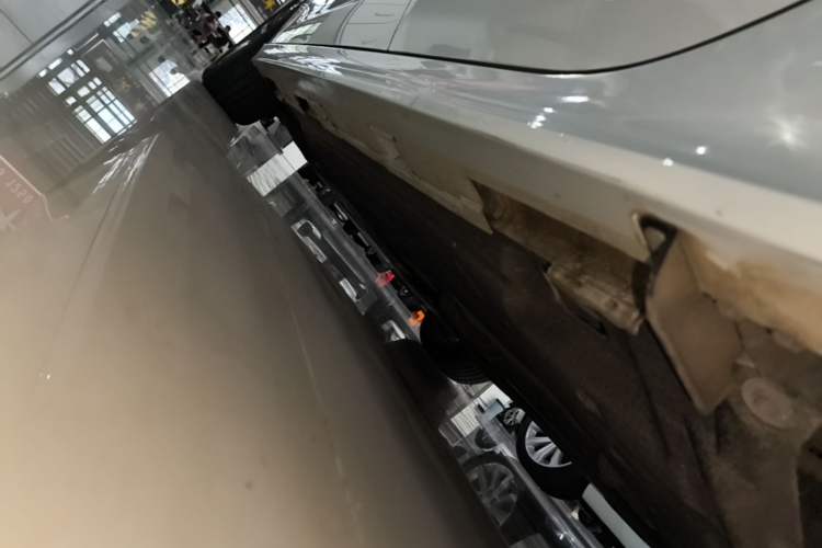 Used Honda Civic 2023 240TURBO CVT Dynamic · Center Stage Special Edition Left Side Sill