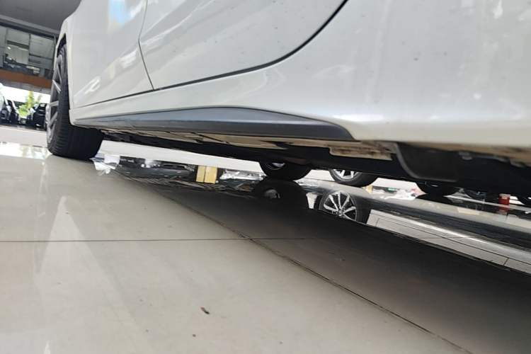 Used Honda Civic 2023 HATCHBACK 240TURBO CVT Extreme Edition Left Side Sill