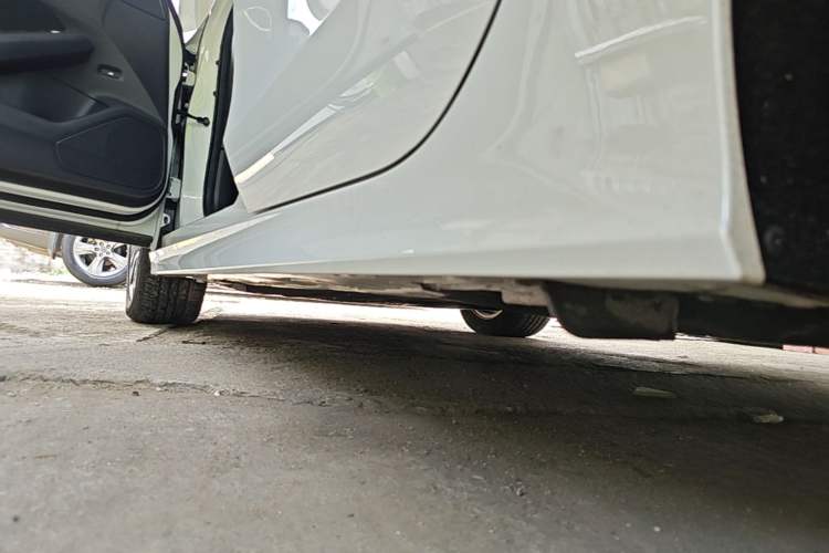 Used Honda Civic 2023 240TURBO CVT Dynamic Edition Left Side Sill