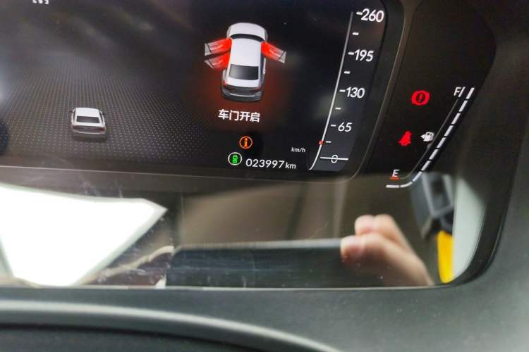 Used Honda Civic 2023 240TURBO CVT Dynamic Edition Odometer Close Up