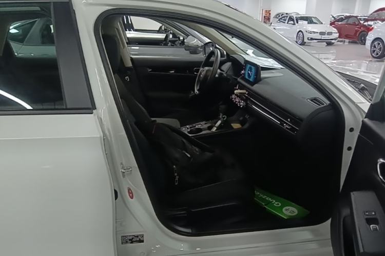 Used Honda Civic 2023 240TURBO CVT Dynamic Edition Right Front Seat