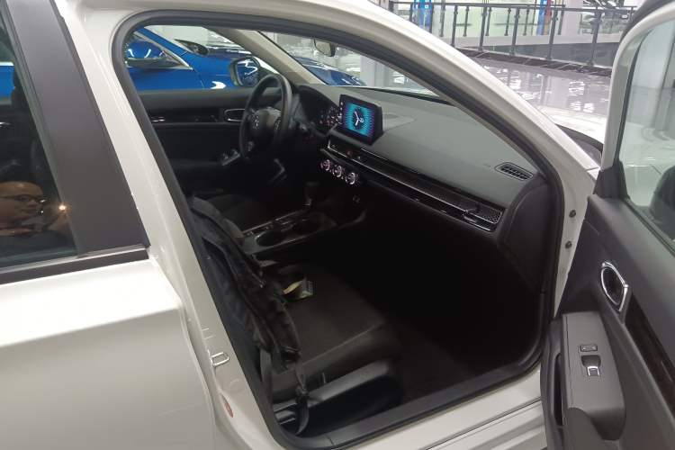 Used Honda Civic 2023 240TURBO CVT Dynamic Edition Right Front Seat