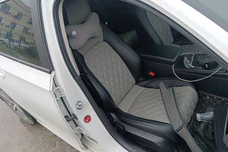 Used Honda Civic 2023 240TURBO CVT Dynamic Edition Right Front Seat