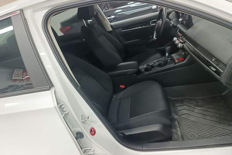 Used Honda Civic 2023 240TURBO CVT Dynamic · Center Stage Special Edition Right Front Seat
