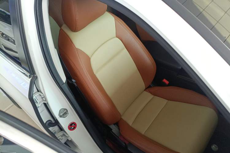 Used Honda Civic 2023 240TURBO CVT Dynamic Edition Right Front Seat