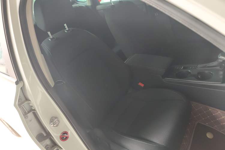Used Honda Civic 2023 240TURBO CVT Dynamic Edition Right Front Seat