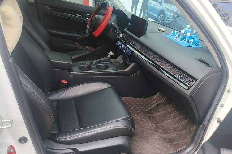 Used Honda Civic 2023 240TURBO CVT Dynamic Edition Right Front Seat