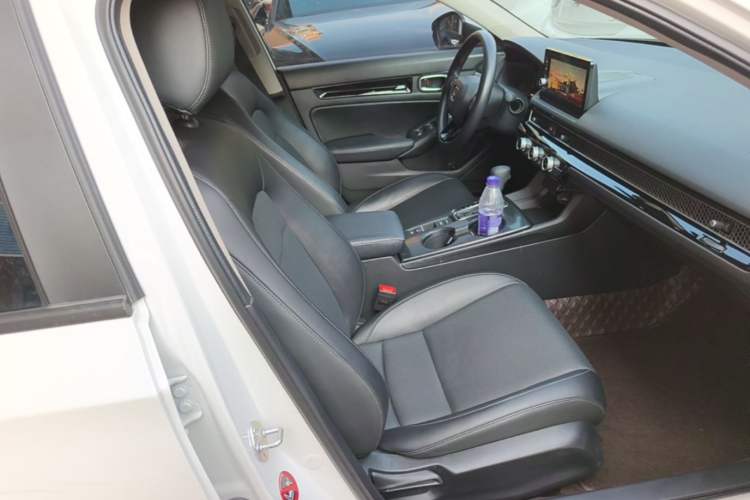 Used Honda Civic 2023 240TURBO CVT Dynamic Edition Right Front Seat
