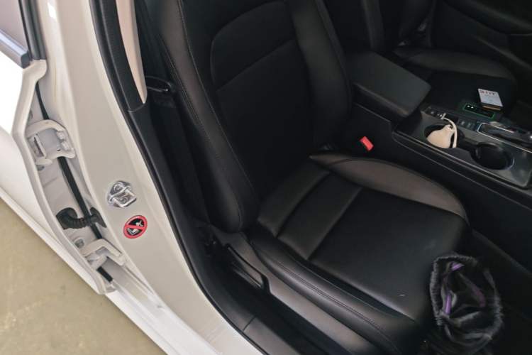 Used Honda Civic 2023 240TURBO CVT Dynamic Edition Right Front Seat