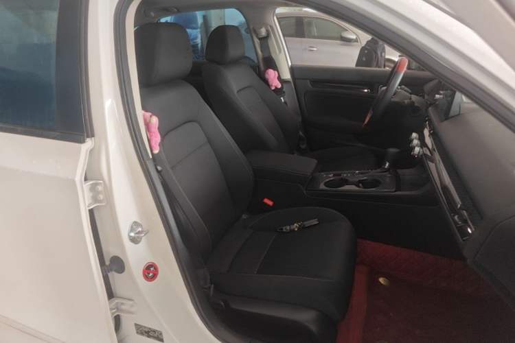 Used Honda Civic 2023 240TURBO CVT Dynamic Edition Right Front Seat