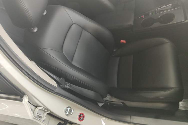 Used Honda Civic 2023 240TURBO CVT Dynamic Edition Right Front Seat