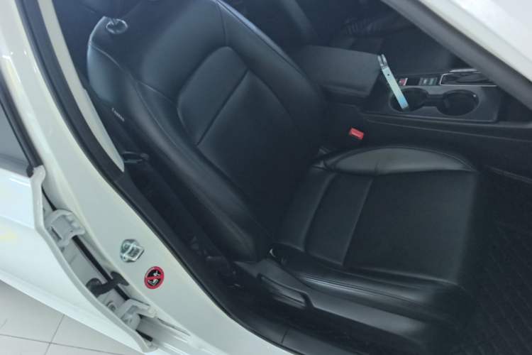 Used Honda Civic 2023 240TURBO CVT Dynamic Edition Right Front Seat