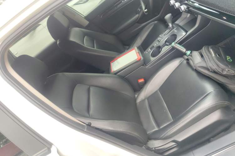 Used Honda Civic 2023 240TURBO CVT Dynamic Edition Right Front Seat