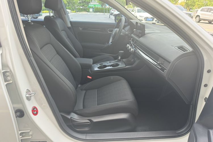 Used Honda Civic 2023 240TURBO CVT Dynamic · Center Stage Special Edition Right Front Seat