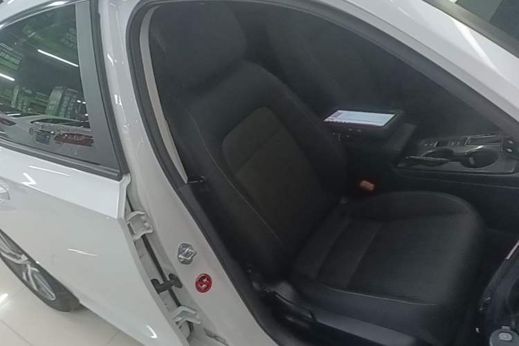 Used Honda Civic 2023 240TURBO CVT Dynamic Edition Right Front Seat