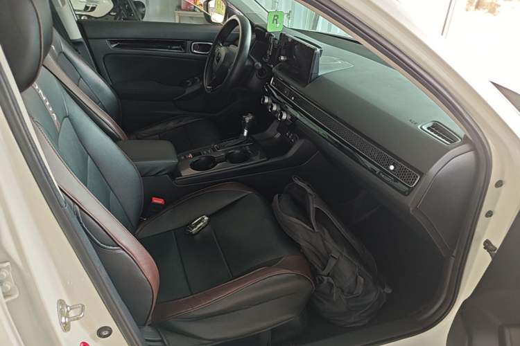 Used Honda Civic 2023 240TURBO CVT Dynamic Edition Right Front Seat