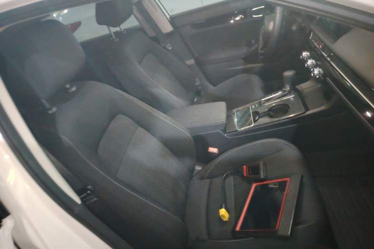Used Honda Civic 2023 240TURBO CVT Dynamic Edition Right Front Seat