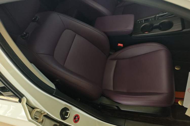 Used Honda Civic 2023 240TURBO CVT Dynamic Edition Right Front Seat