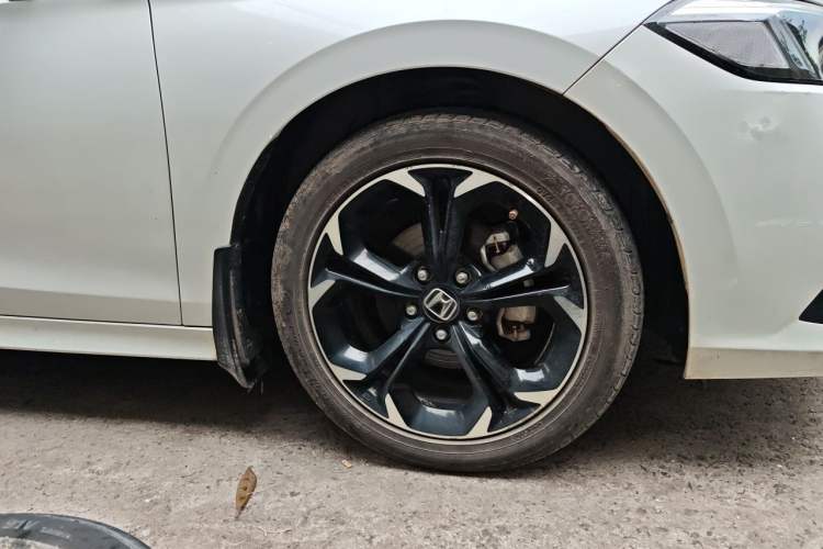 Used Honda Civic 2023 240TURBO CVT Dynamic · Center Stage Special Edition Right Front Wheel Hub