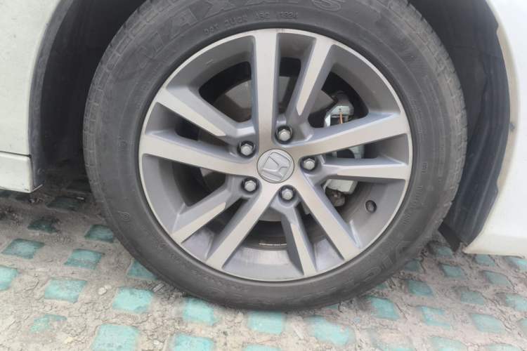 Used Honda Civic 2023 240TURBO CVT Dynamic · Center Stage Special Edition Right Front Wheel Hub