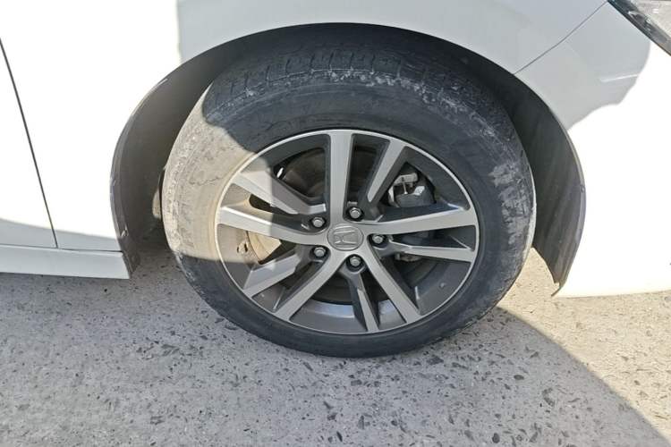 Used Honda Civic 2023 240TURBO CVT Dynamic · Center Stage Special Edition Right Front Wheel Hub