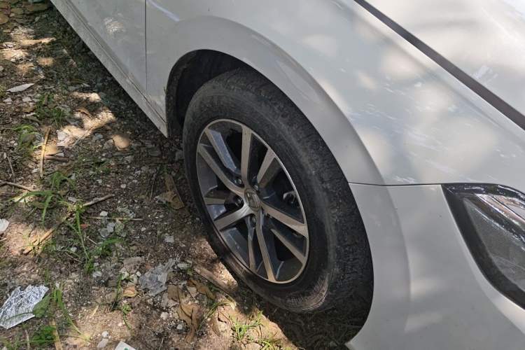 Used Honda Civic 2023 240TURBO CVT Dynamic · Center Stage Special Edition Right Front Wheel Hub
