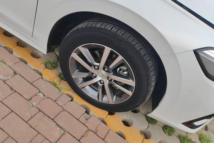 Used Honda Civic 2023 240TURBO CVT Dynamic · Center Stage Special Edition Right Front Wheel Hub