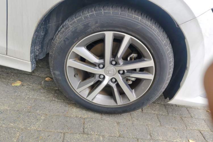 Used Honda Civic 2023 240TURBO CVT Dynamic · Center Stage Special Edition Right Front Wheel Hub