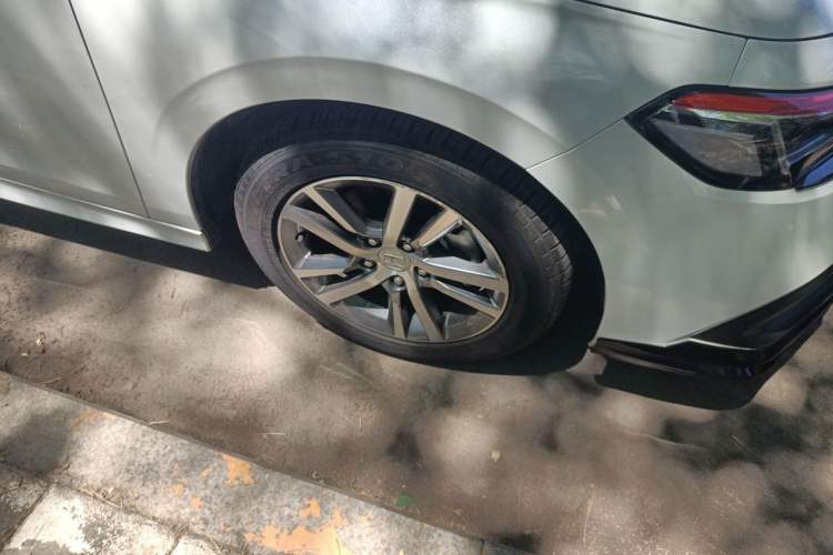 Used Honda Civic 2023 240TURBO CVT Dynamic · Center Stage Special Edition Right Front Wheel Hub