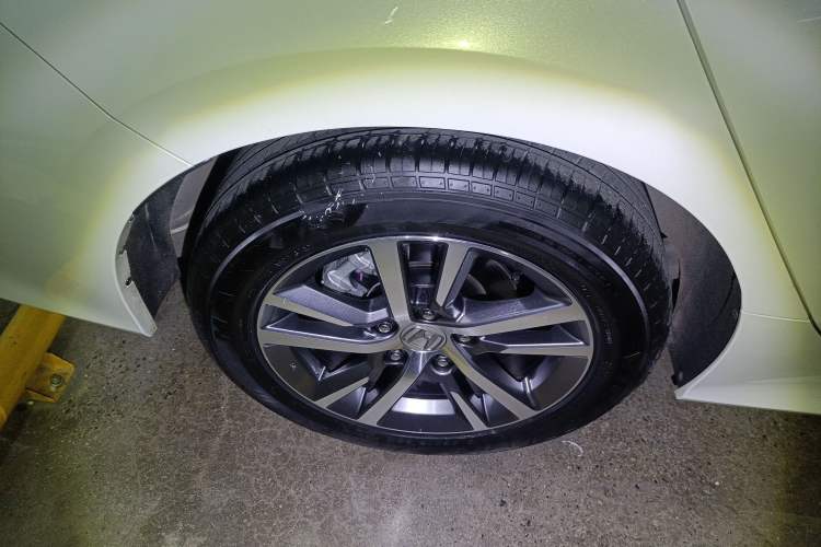 Used Honda Civic 2023 240TURBO CVT Dynamic · Center Stage Special Edition Right Rear Wheel Hub