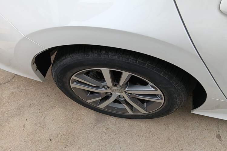 Used Honda Civic 2023 240TURBO CVT Dynamic · Center Stage Special Edition Right Rear Wheel Hub