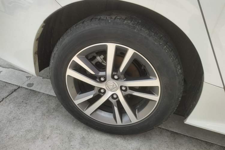 Used Honda Civic 2023 240TURBO CVT Dynamic · Center Stage Special Edition Right Rear Wheel Hub