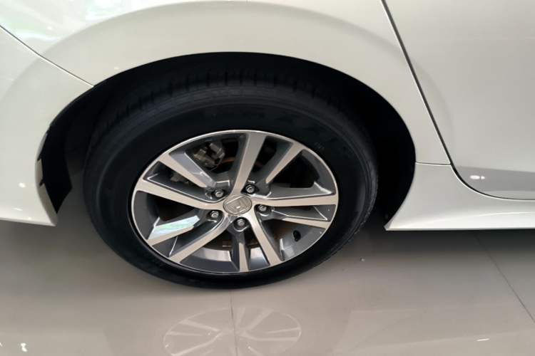 Used Honda Civic 2023 240TURBO CVT Dynamic · Center Stage Special Edition Right Rear Wheel Hub