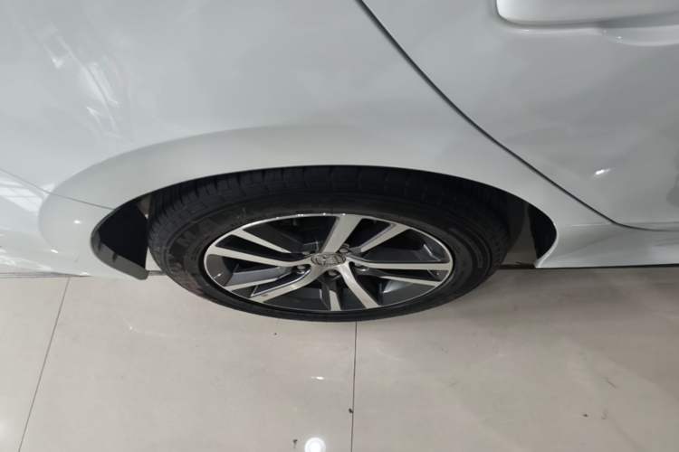 Used Honda Civic 2023 240TURBO CVT Dynamic · Center Stage Special Edition Right Rear Wheel Hub