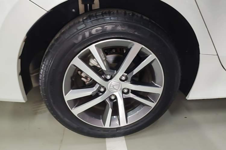 Used Honda Civic 2023 240TURBO CVT Dynamic · Center Stage Special Edition Right Rear Wheel Hub