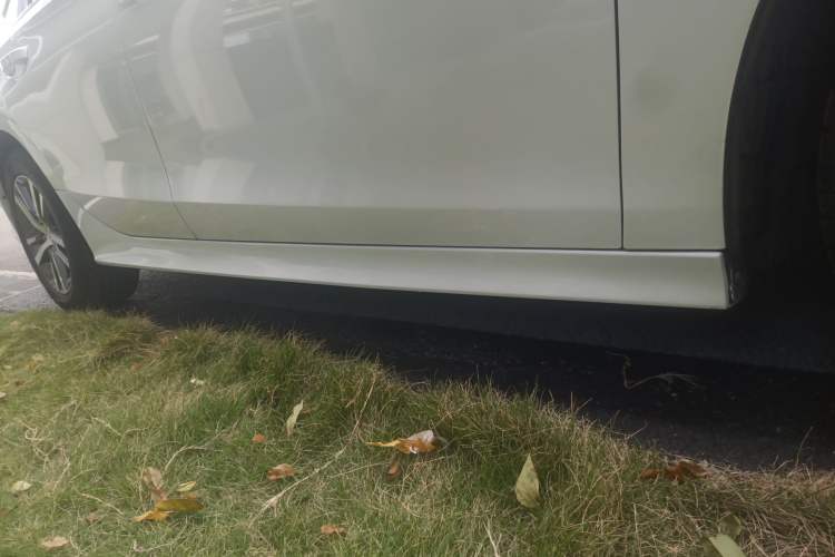 Used Honda Civic 2023 240TURBO CVT Dynamic Edition Right Side Sill
