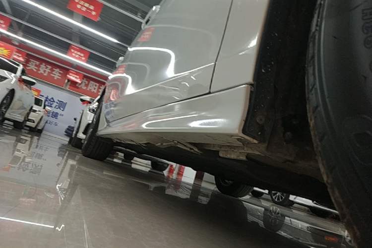 Used Honda Civic 2023 240TURBO CVT Dynamic Edition Right Side Sill