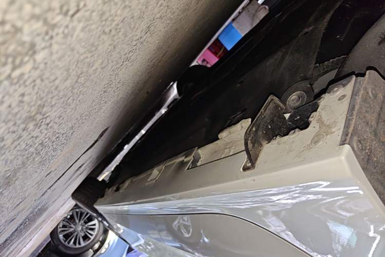Used Honda Civic 2023 240TURBO CVT Dynamic · Center Stage Special Edition Right Side Sill