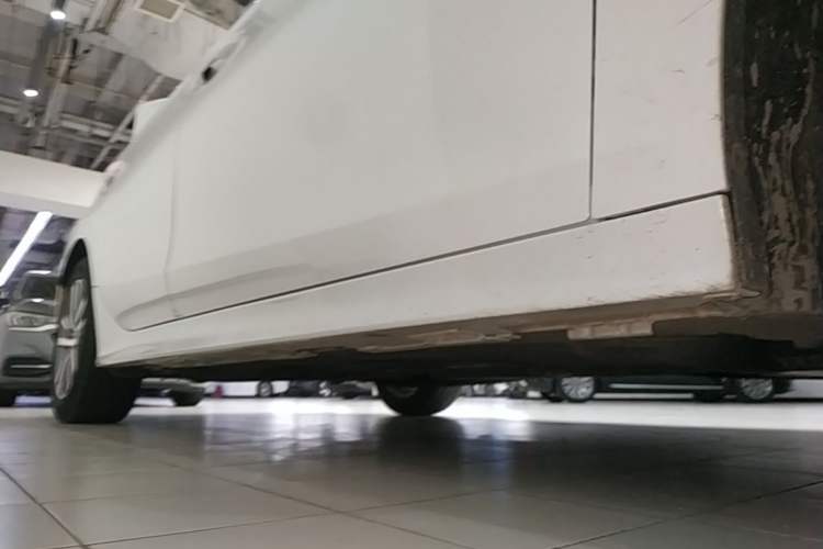 Used Honda Civic 2023 240TURBO CVT Dynamic Edition Right Side Sill