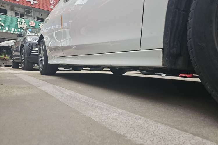 Used Honda Civic 2023 240TURBO CVT Dynamic Edition Right Side Sill