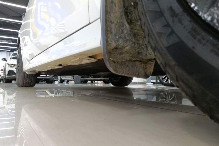 Used Honda Civic 2023 240TURBO CVT Dynamic Edition Right Side Sill